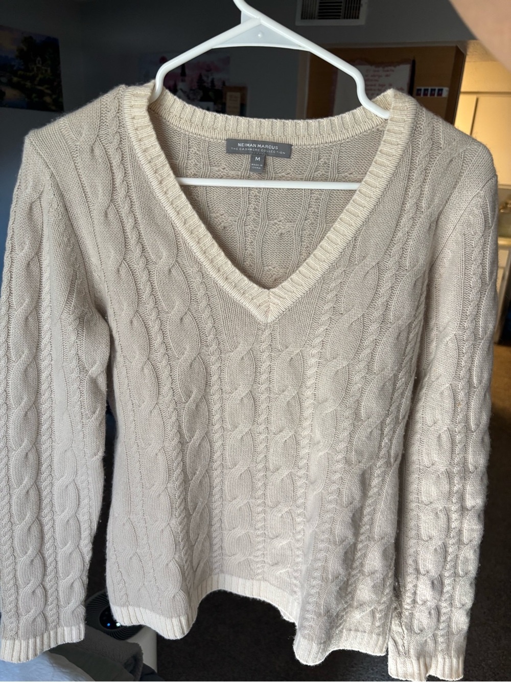 Neiman Marcus Cream Cable-Knit V-Neck Sweater 100% Cashmere